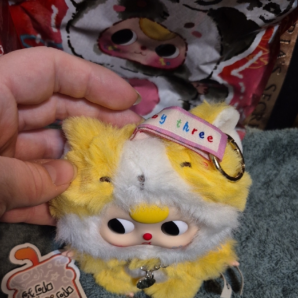 EGG YOLK - BB3 CATS & DOGS - Picture 6 of 8